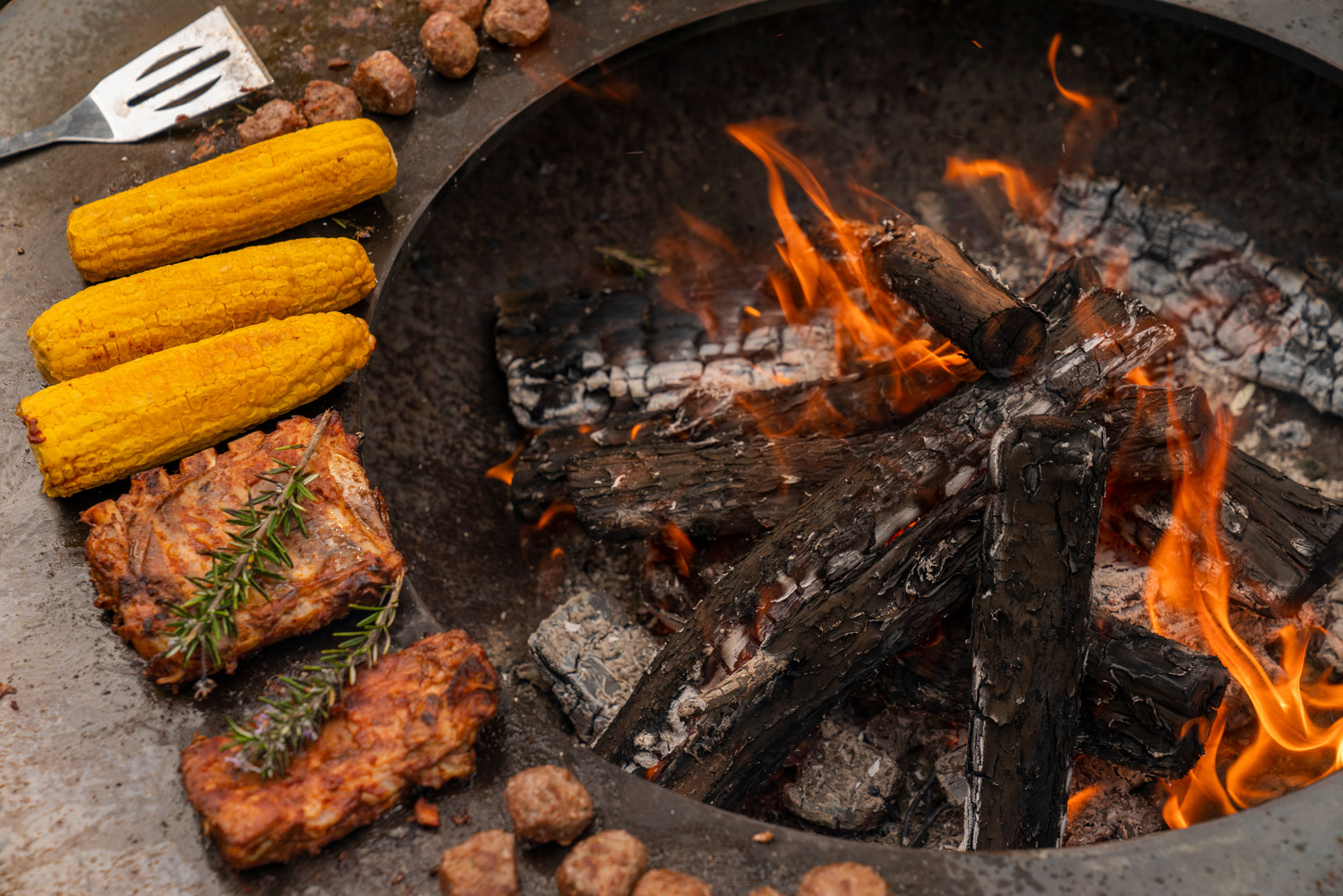delicious food bbq on the fire ring - Wairua Lodge